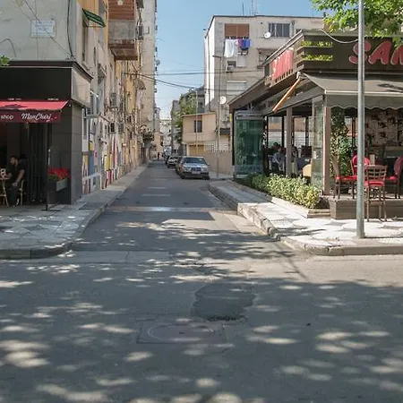 مبيت وإفطار أرتيستيك تيرانا