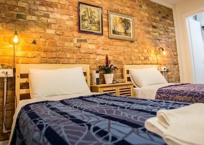 Couette-café Artistic Tirana